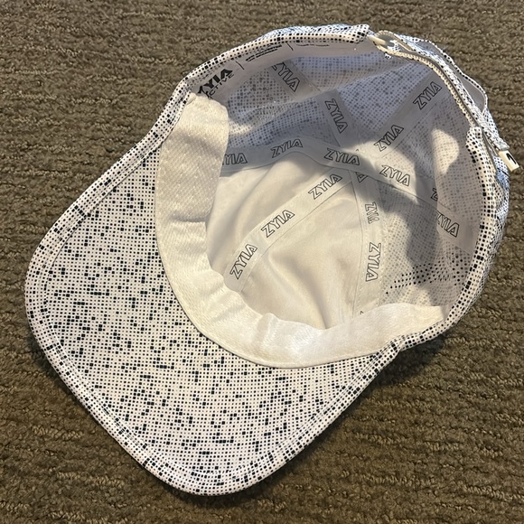 ✨Zyia Square Polka Dot Ultralite Active Cap - Picture 4 of 10